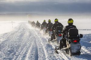 Guided snowmobile group in Yellowstone