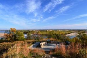 The Mulberry Bend Overlook, a MNRR property, provides river vistas and recreational opportunities. 